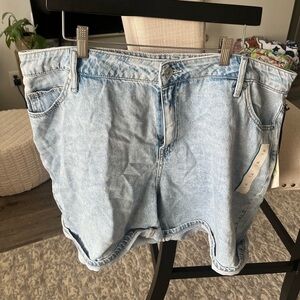 NWT Target Ava & Viv High Rise Relaxed Fit Midi Jean Plus Size Shorts, 18